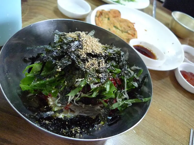 다 먹은 막국수