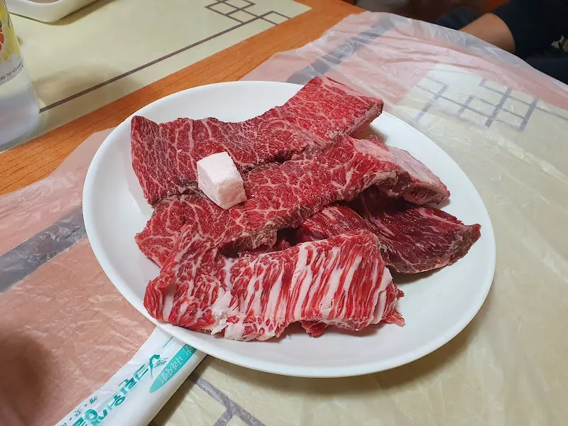 신선한 육질을 자랑하는 고기