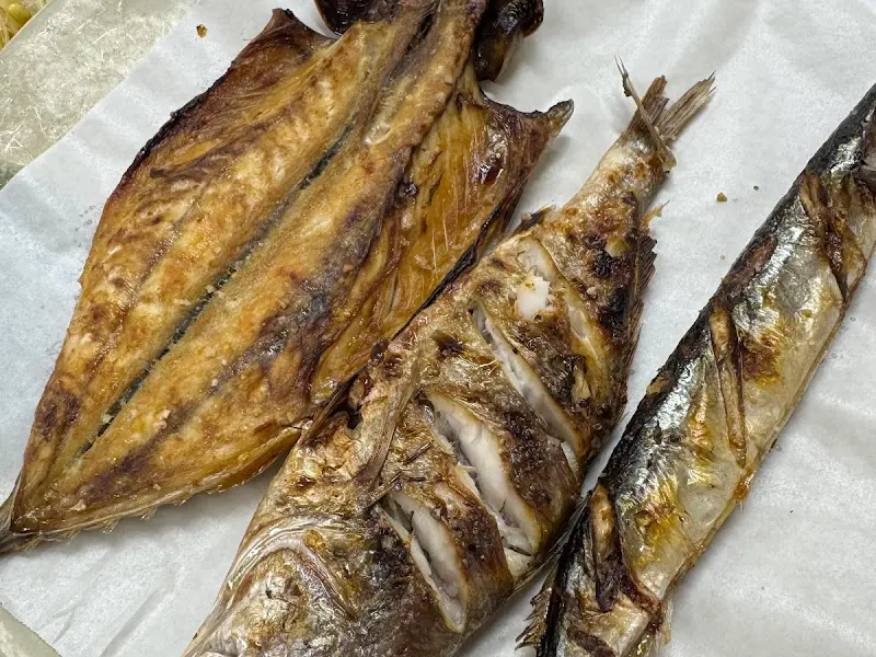 노릇하게 구워진 생선구이