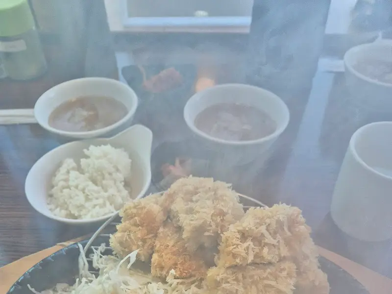 돈가스 한 상 차림