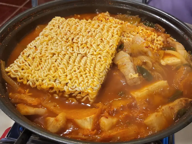 보글보글 끓는 김치찌개
