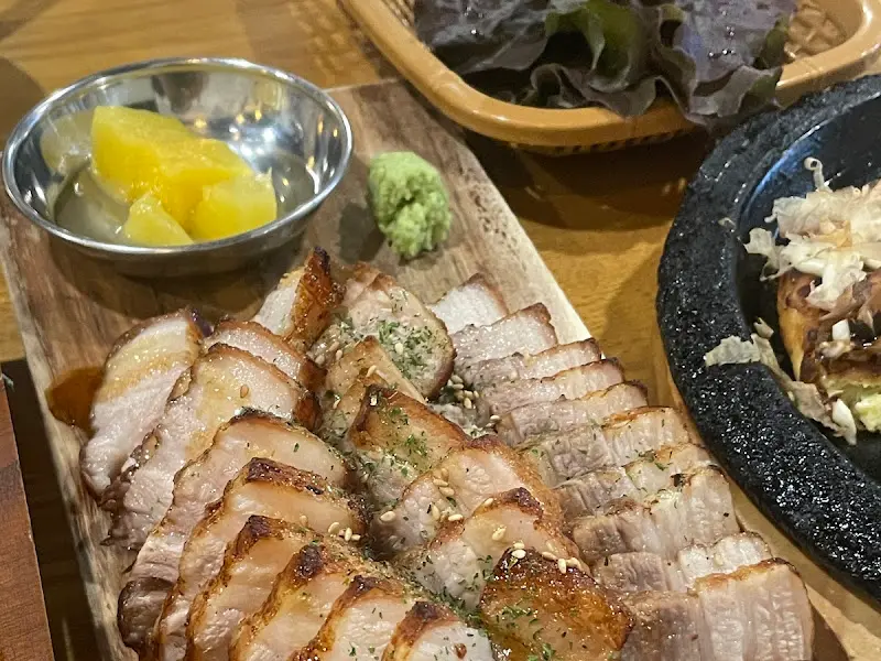 바베큐 수육과 곁들임 찬