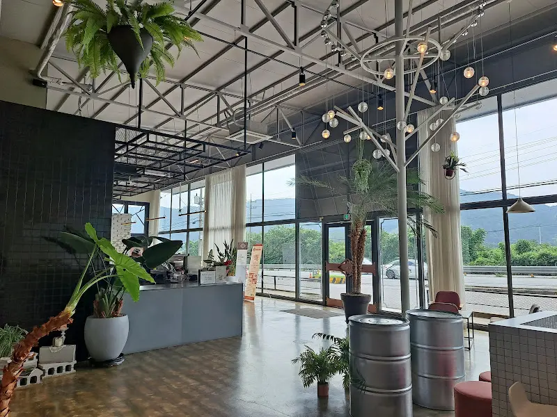 카페 내부의 플랜테리어