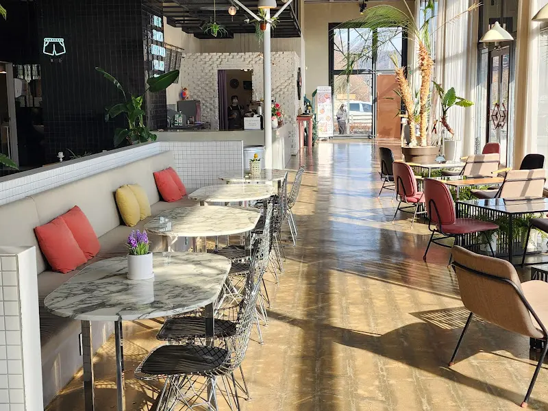 카페 내부의 다양한 좌석