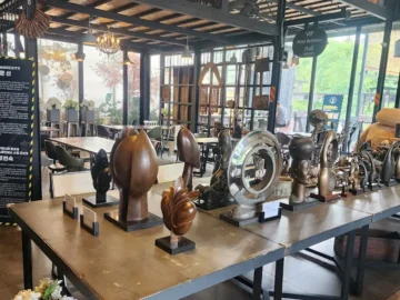 재즈 선율에 녹아드는 사천 카페, 완벽한 혼밥 성지를 만나다