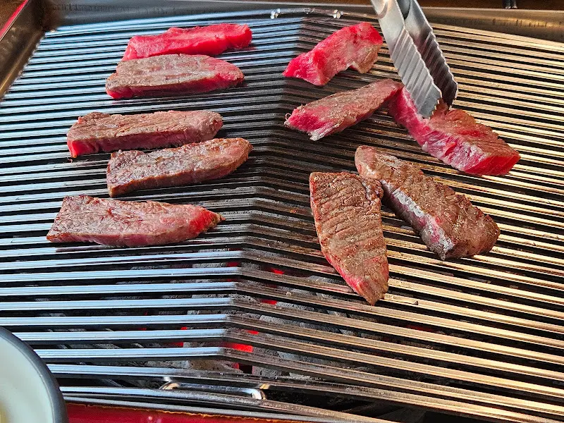 등심 굽는 모습