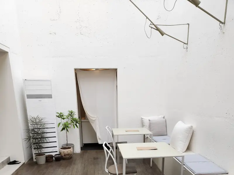 모닥식탁 내부 인테리어