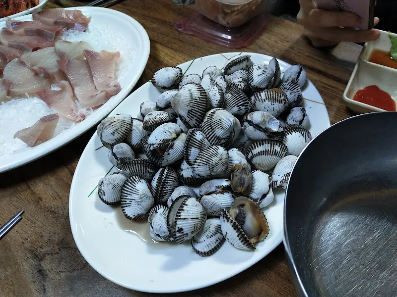 싱싱한 해산물이 가득한 완도회수산