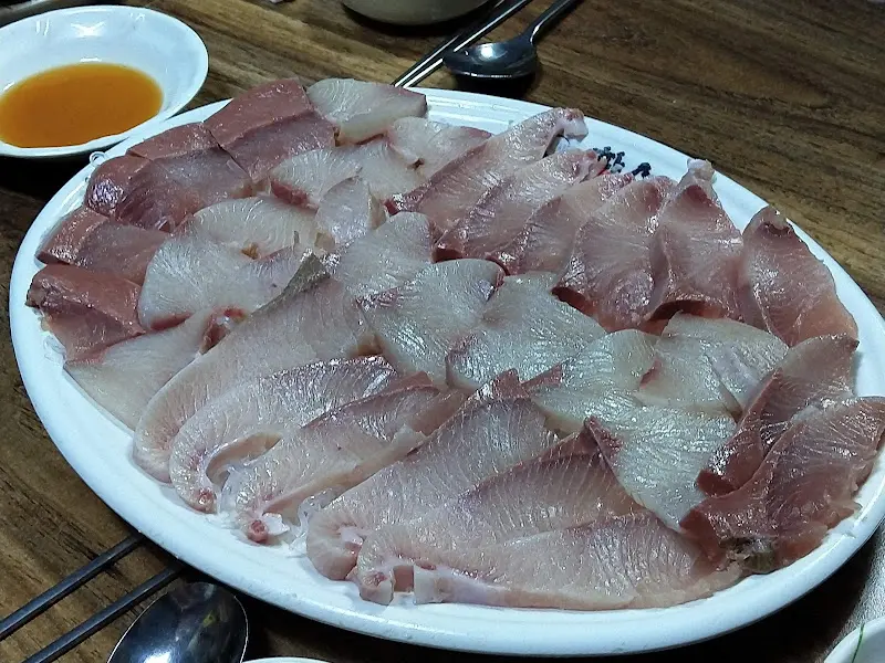 싱싱한 숭어회의 자태