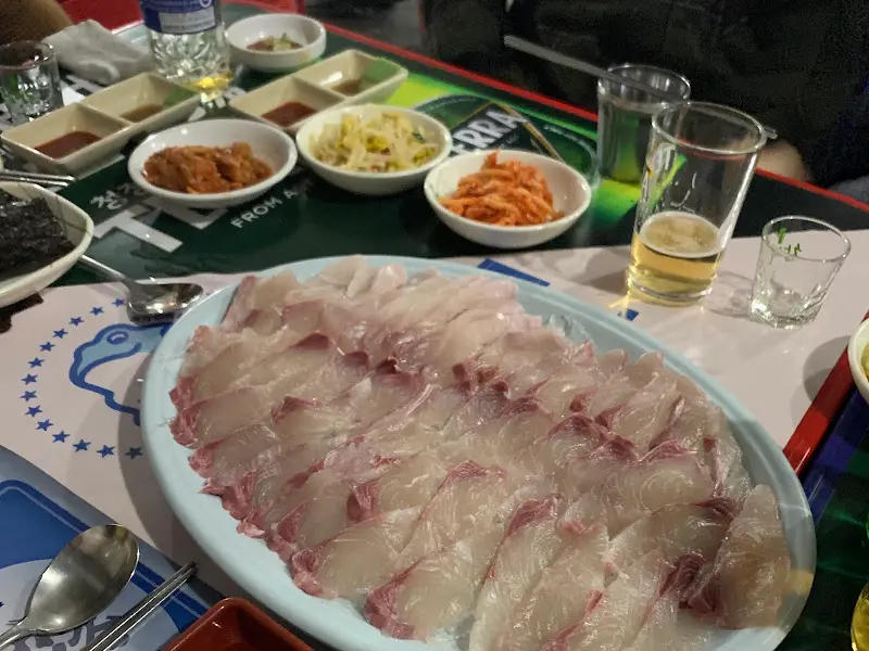 정겨운 분위기의 완도회수산