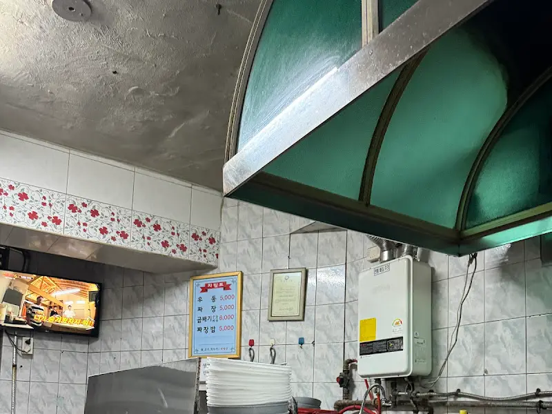 주방에서 풍겨져 나오는 멸치 육수 향