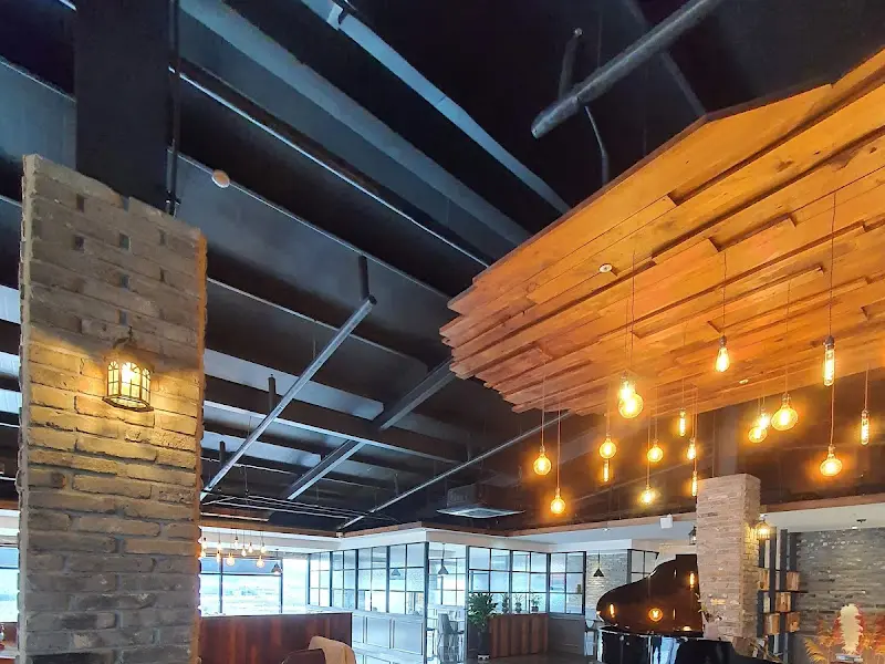 카페 내부 조명
