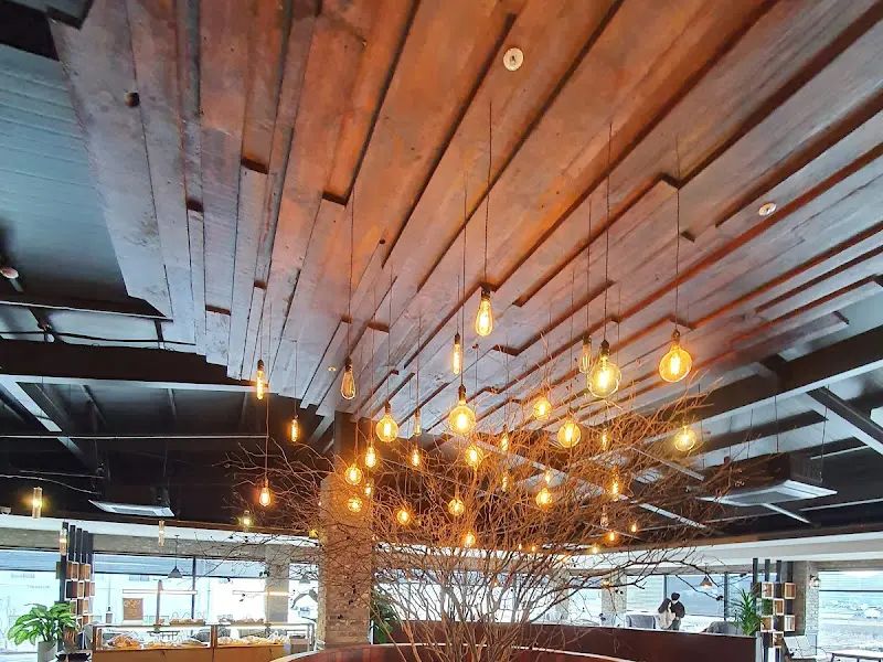 카페 천장 장식