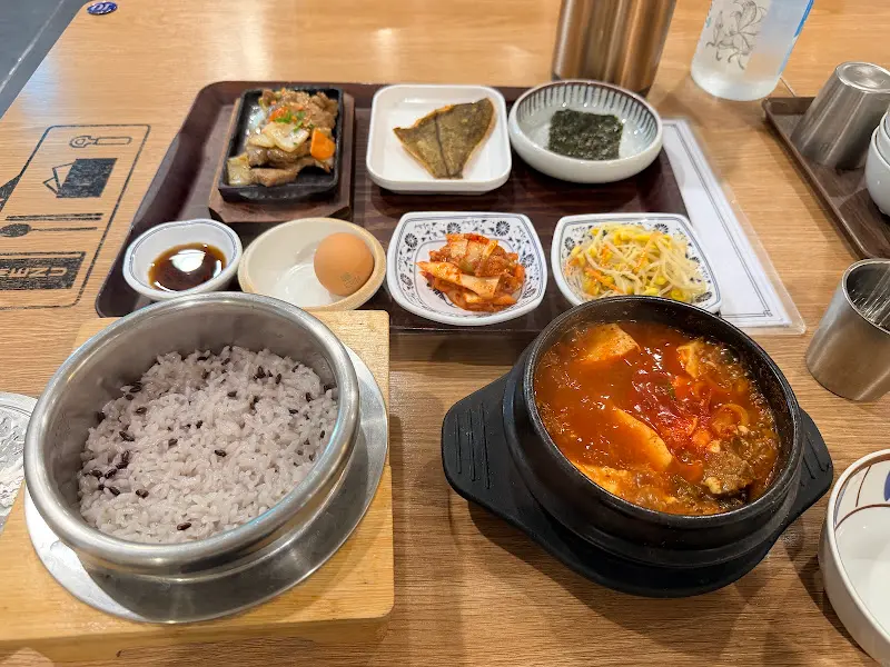 순두부찌개 한 상 차림