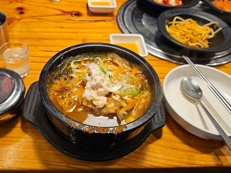 콩비지 뼈해장국과 밑반찬