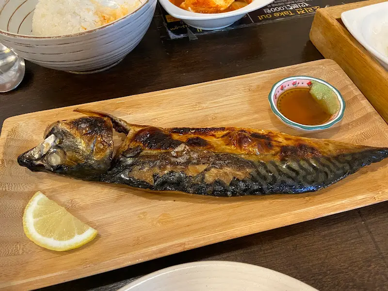 노릇노릇 구워진 고등어구이