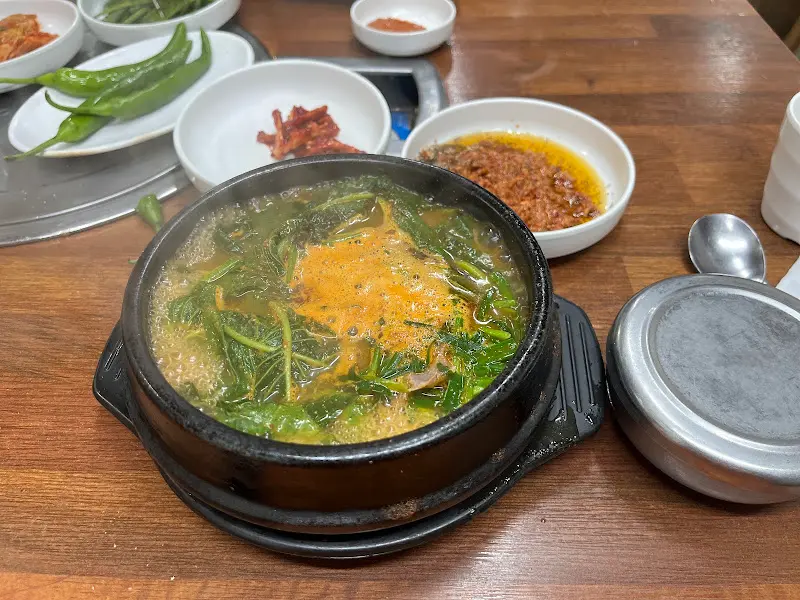 흑염소탕 한 상 차림