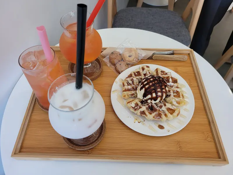 흑임자라떼와 크로플