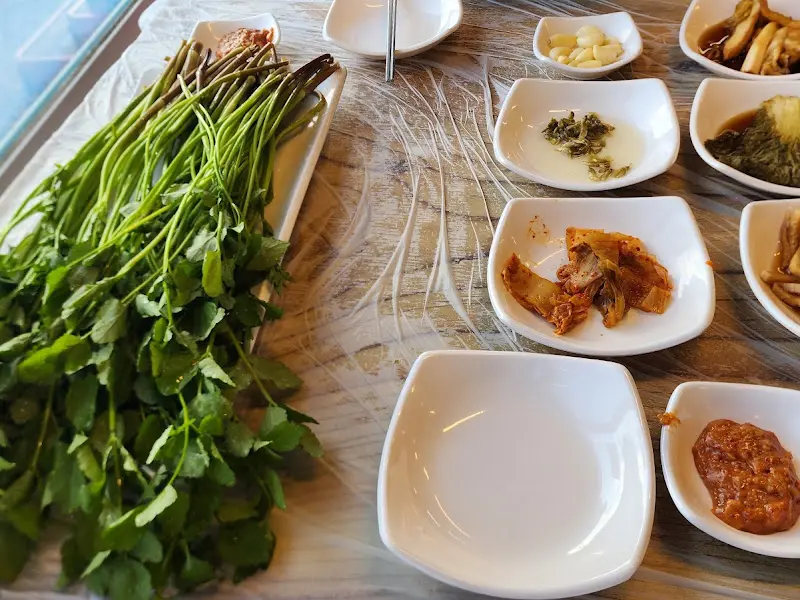 싱싱한 미나리 한 단