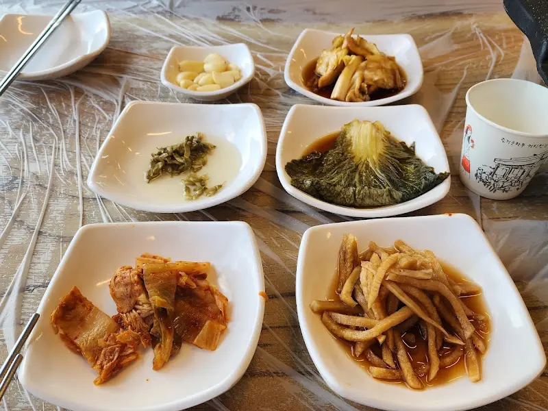 다양한 장아찌 반찬들