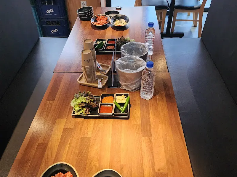 깔끔하게 정리된 테이블