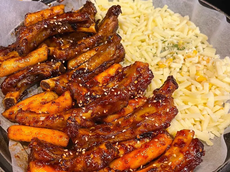 바베큐 등갈비와 치즈