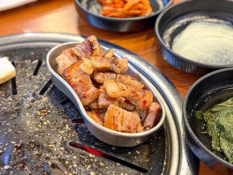 맛있게 구워진 삼겹살