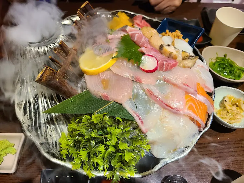 화려한 비주얼의 숙성회 모듬