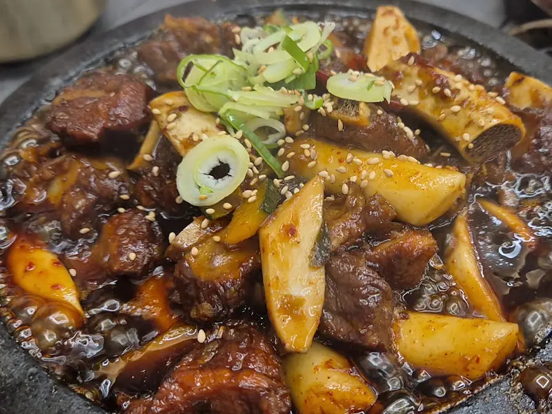 돌찜 매콤한 갈비찜 근접샷