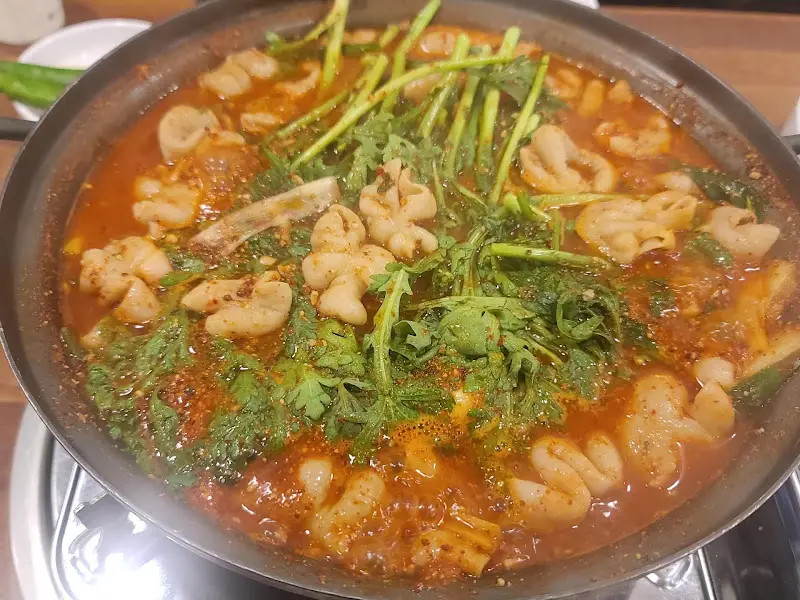 곱창전골의 푸짐한 비주얼