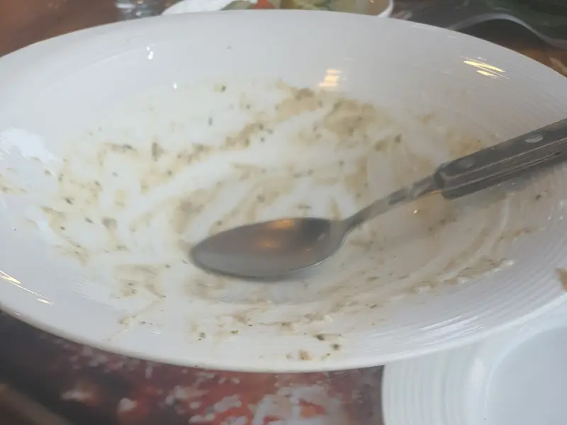 싹 비운 리조또 그릇