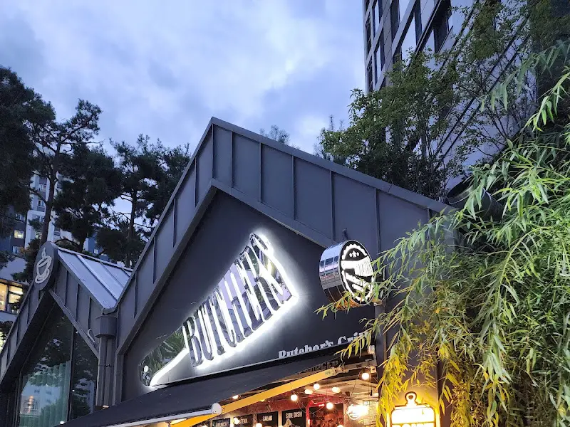 Butchers Grill 야경