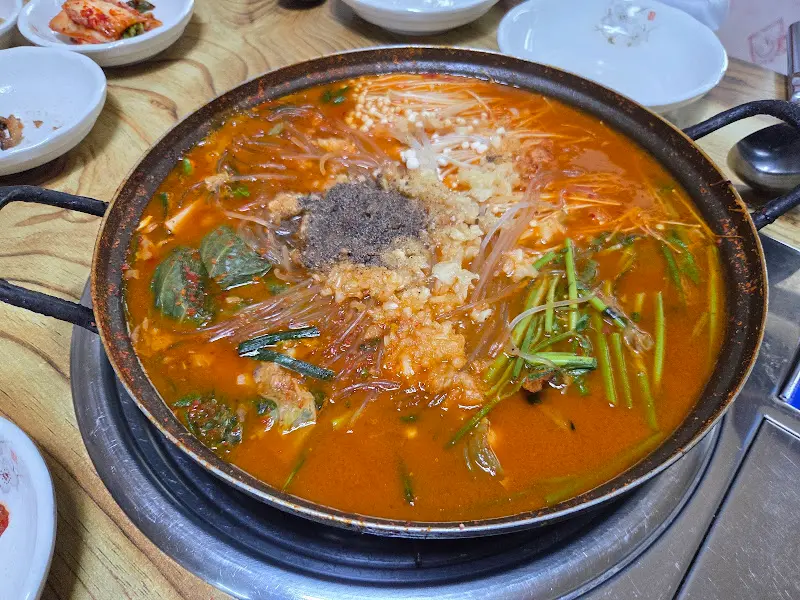 메기매운탕 전체샷