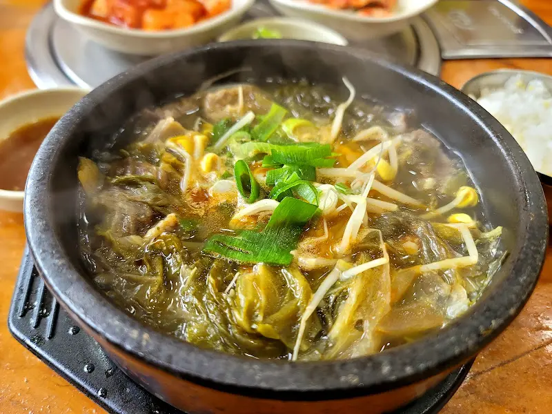 밥 말아서 한 숟갈