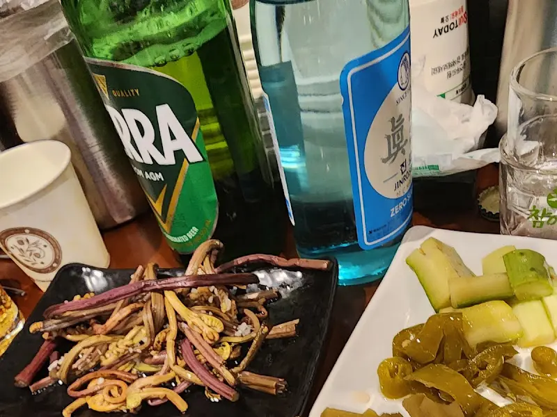 술과 함께 즐기는 고기 한 상