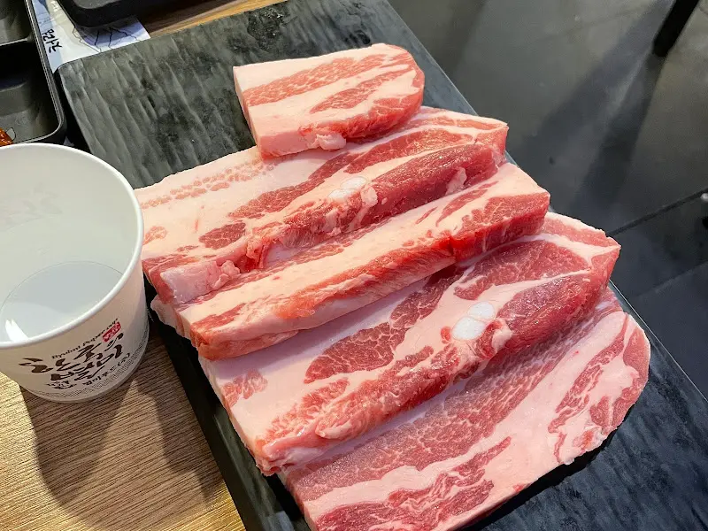 신선한 삼겹살의 모습