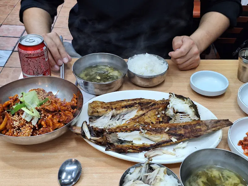 고등어구이 정식 한상차림