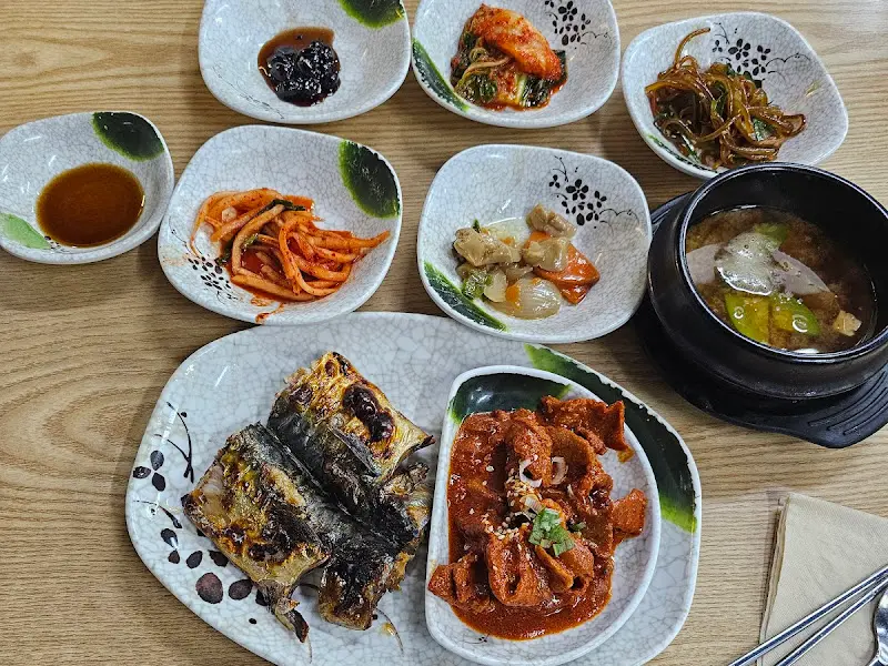 정갈하게 차려진 한 상