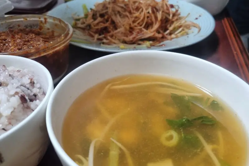 맑고 시원한 복어탕 국물