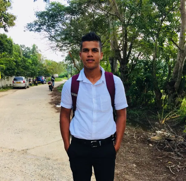 밝은 표정의 남성