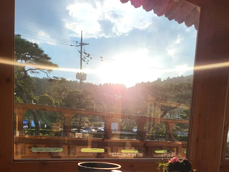 묘운 창밖으로 보이는 풍경