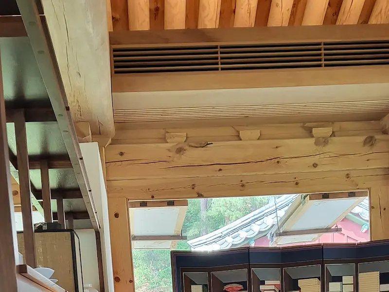 묘운 내부 천장