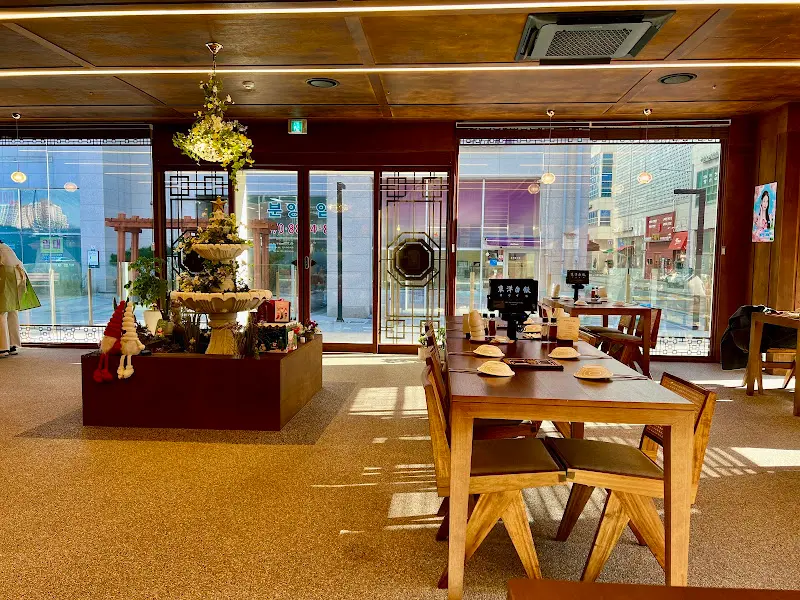 동양백반 매장 인테리어