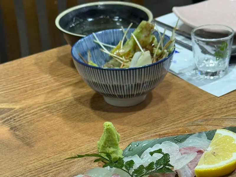 싱싱한 회와 곁들임