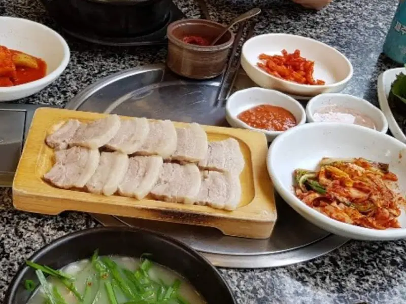 수육과 국밥의 조화