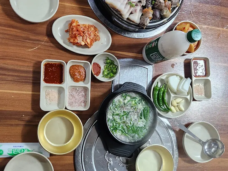 상다리 휘어지는 한 상 차림