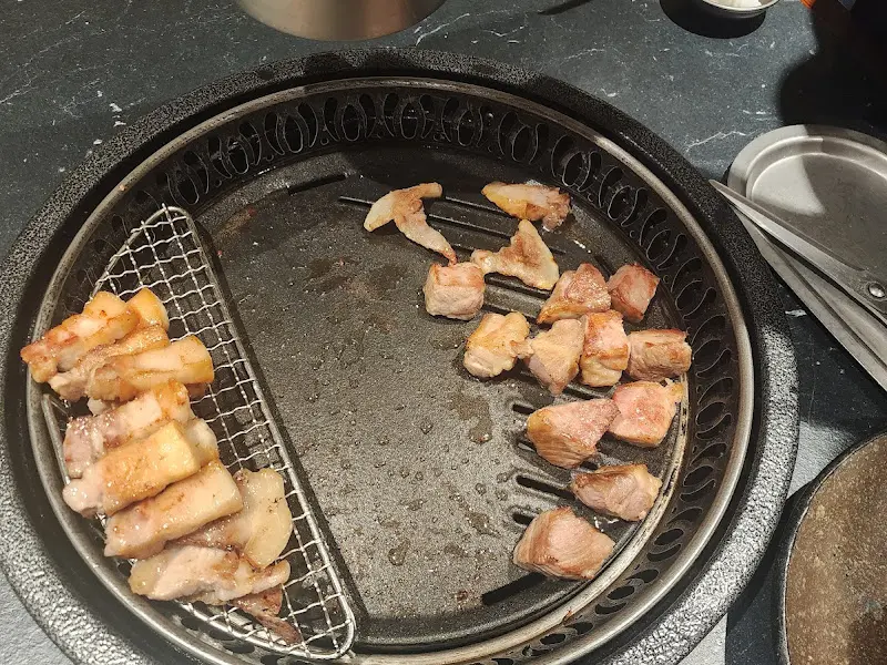 직원분이 구워주는 고기