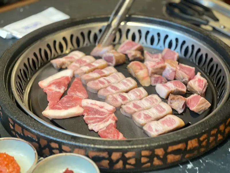 불판 위의 고기