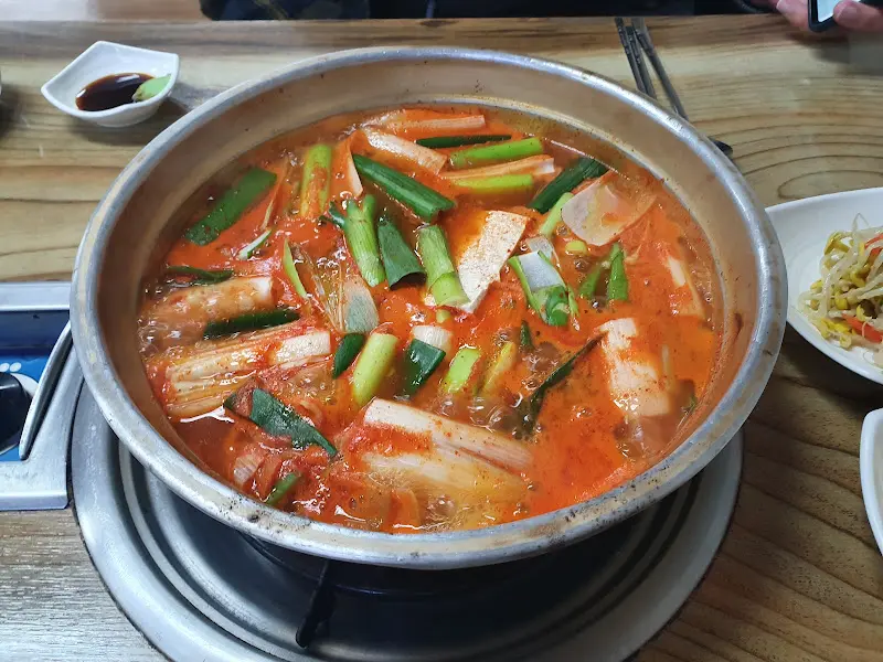 보글보글 끓는 동태찌개의 모습