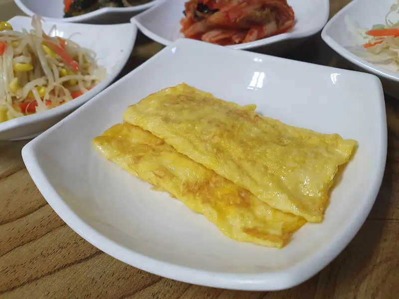 윤기가 흐르는 계란말이